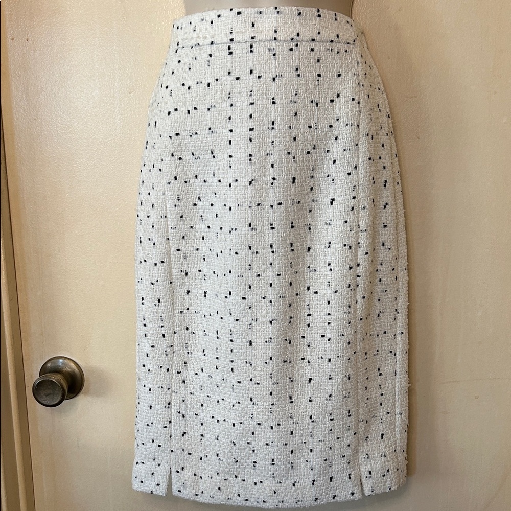 Ann Taylor Cream and Black Tweed Pencil Skirt size 2